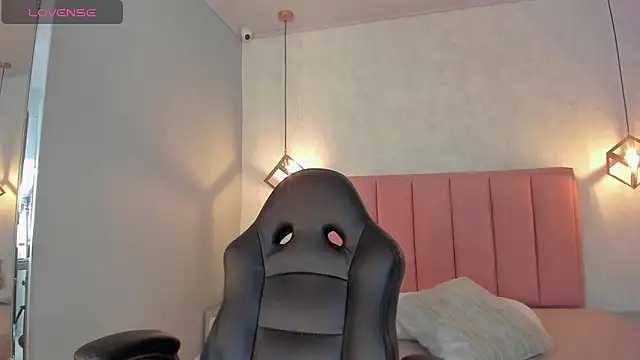 Snapshot of SUNNYCYRUS chatting on November 4, 2025, 12:42 pm SUNNYCYRUS online show from November 4, 2025, 12:42 pm