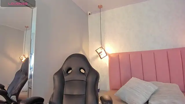 Snapshot of SUNNYCYRUS chatting on October 24, 2025, 12:26 pm SUNNYCYRUS online show from October 24, 2025, 12:26 pm