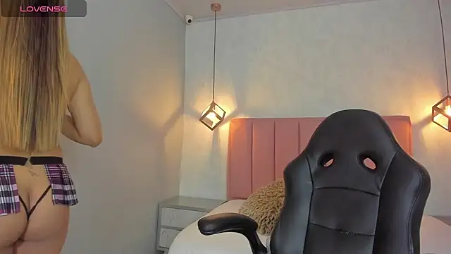 SUNNYCYRUS online show from February 25, 2026, 12:38 pm