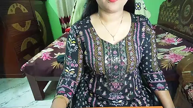 BengaliQueenStar online show from July 3, 2026, 5:41 pm