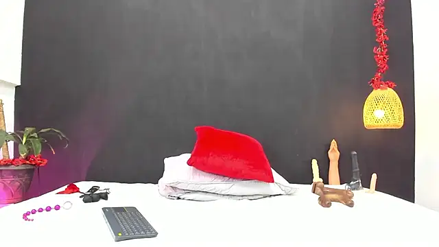 Luna smit08 online show from October 6, 2025, 9:04 pm