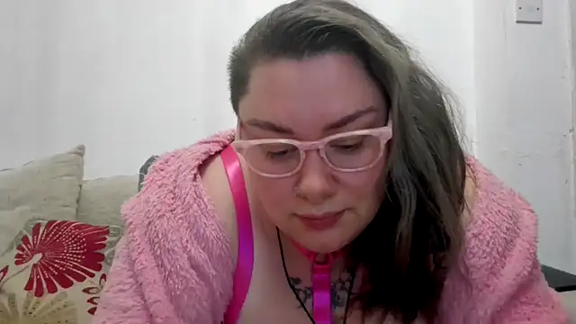 Bustycurves online show from November 4, 2025, 10:24 pm