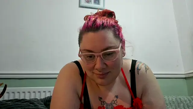 Snapshot of Bustycurves chatting on December 20, 2024, 8:01 pm Bustycurves online show from December 20, 2024, 8:01 pm