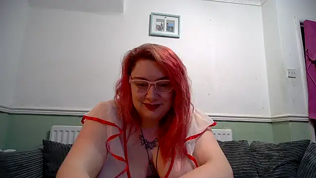 Snapshot of Bustycurves chatting on February 7, 2025, 8:31 pm Bustycurves online show from February 7, 2025, 8:31 pm