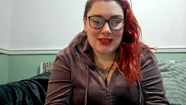 Snapshot of Bustycurves chatting on January 6, 2025, 7:35 pm Bustycurves online show from January 6, 2025, 7:35 pm