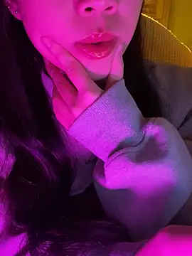 Snapshot of minmin2kk5 chatting on November 5, 2025, 3:48 pm minmin2kk5 online show from November 5, 2025, 3:48 pm