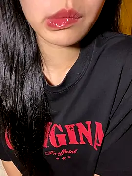 Snapshot of minmin2kk5 chatting on November 15, 2025, 5:28 pm minmin2kk5 online show from November 15, 2025, 5:28 pm