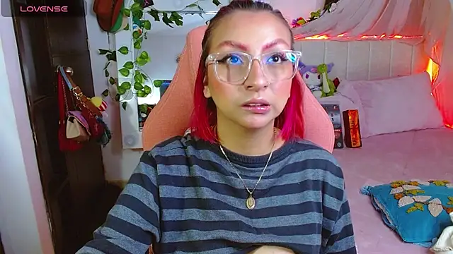 Snapshot of Littlerouse_ chatting on February 17, 2026, 7:49 am Littlerouse online show from February 17, 2026, 7:49 am