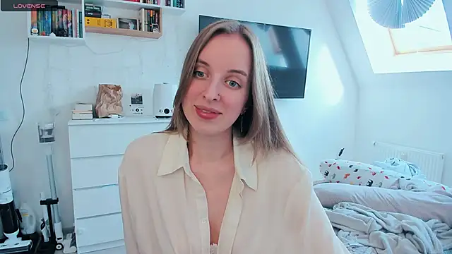 Snapshot of violet_blue_eyes chatting on May 5, 2026, 1:25 pm violet blue eyes online show from May 5, 2026, 1:25 pm