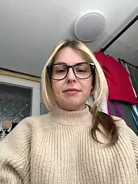 Snapshot of Livewithlucy chatting on March 22, 2025, 4:37 pm Livewithlucy online show from March 22, 2025, 4:37 pm