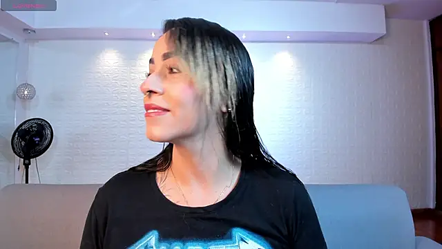 violet scott online show from November 28, 2025, 10:48 am