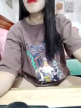 Snapshot of cream1299 chatting on October 17, 2025, 1:31 am cream1299 online show from October 17, 2025, 1:31 am