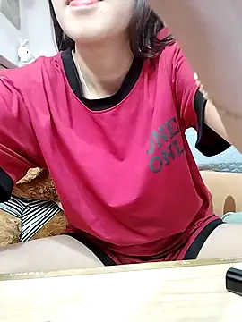 Snapshot of cream1299 chatting on December 17, 2025, 2:38 am cream1299 online show from December 17, 2025, 2:38 am