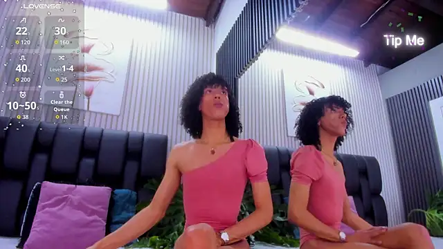 Camille Cedrik online show from October 24, 2025, 8:19 pm