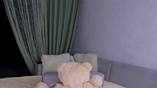 Snapshot of Sweeet_Barbie chatting on June 18, 2026, 4:01 pm Sweeet Barbie online show from June 18, 2026, 4:01 pm