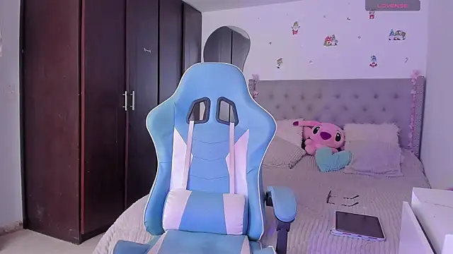 Violet Rost online show from April 15, 2026, 3:27 pm