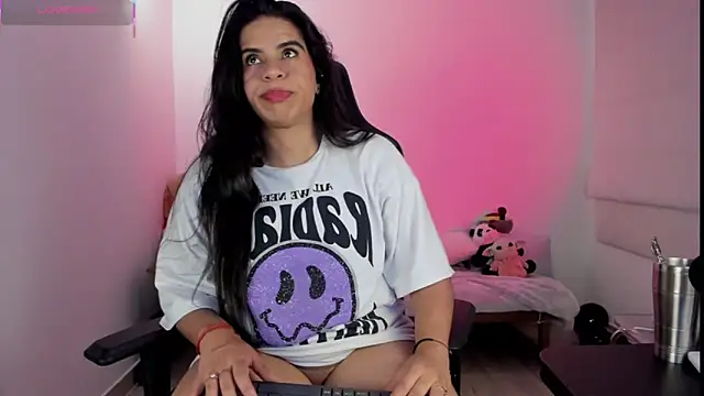 Biancastrongg online show from October 31, 2025, 2:41 am