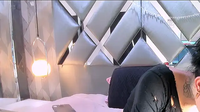 MadisonWood01 online show from April 19, 2026, 6:25 am