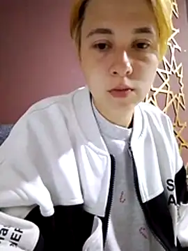 Gussie Bridie online show from April 16, 2026, 4:35 am