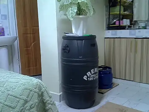 Snapshot of jeyberrie chatting on December 18, 2025, 10:46 pm jeyberrie online show from December 18, 2025, 10:46 pm