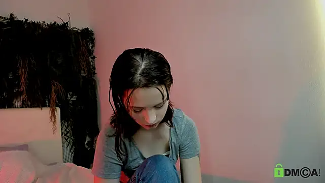 Alina Mills online show from December 1, 2025, 7:42 am