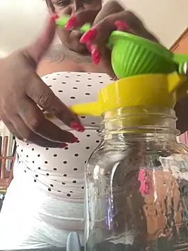 Snapshot of Goddess_Nafeesha chatting on July 1, 2026, 5:57 pm Goddess Nafeesha online show from July 1, 2026, 5:57 pm