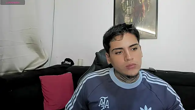 Snapshot of mad_maxxx2 chatting on October 25, 2025, 12:32 am mad maxxx2 online show from October 25, 2025, 12:32 am