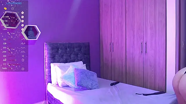Snapshot of Medelynevans1 chatting on February 18, 2025, 12:59 am Medelynevans1 online show from February 18, 2025, 12:59 am
