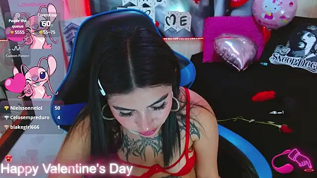 Snapshot of _luna_torres chatting on February 14, 2025, 4:52 pm luna torres online show from February 14, 2025, 4:52 pm