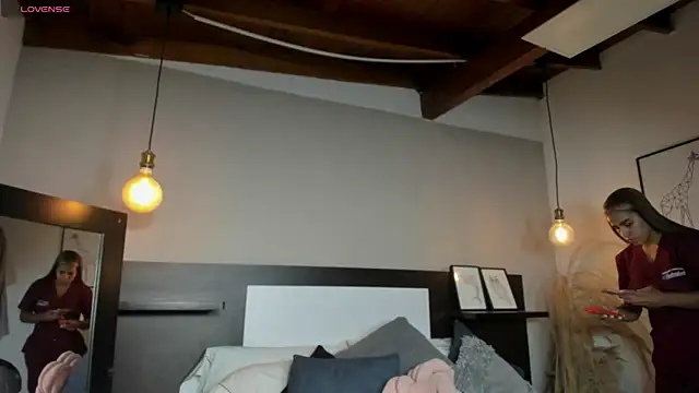 SaraaJhonsonn online show from March 31, 2026, 1:02 pm