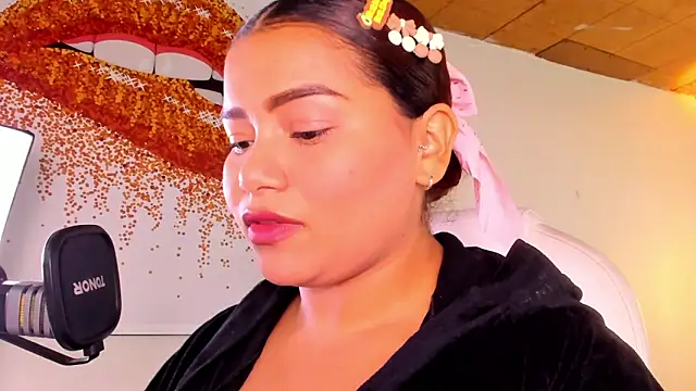 Snapshot of loly_marce chatting on March 6, 2025, 9:09 pm loly marce online show from March 6, 2025, 9:09 pm