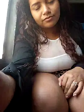 Snapshot of loly_marce chatting on October 25, 2025, 10:10 pm loly marce online show from October 25, 2025, 10:10 pm