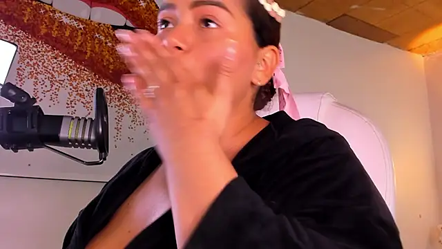 Snapshot of loly_marce chatting on March 7, 2025, 12:15 am loly marce online show from March 7, 2025, 12:15 am