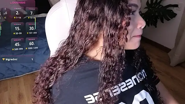 Snapshot of loly_marce chatting on November 11, 2025, 9:31 pm loly marce online show from November 11, 2025, 9:31 pm