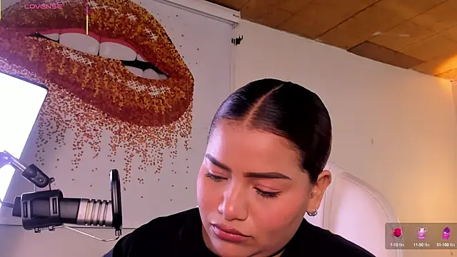 Snapshot of loly_marce chatting on March 20, 2025, 8:51 pm loly marce online show from March 20, 2025, 8:51 pm