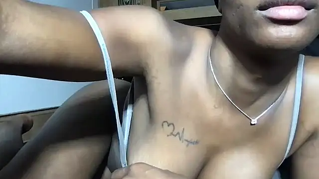 Snapshot of SeductiveMiahBrown chatting on February 4, 2026, 8:15 pm SeductiveMiahBrown online show from February 4, 2026, 8:15 pm