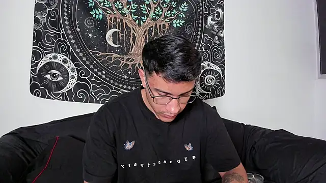 Snapshot of JayMarcos_ chatting on October 12, 2025, 1:40 am JayMarcos online show from October 12, 2025, 1:40 am
