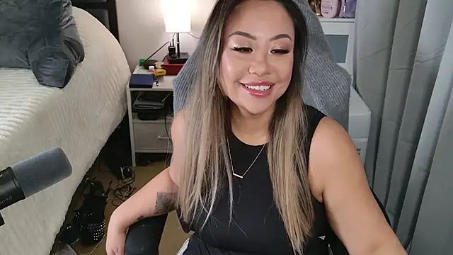Snapshot of SpikedBella chatting on February 2, 2025, 6:42 pm SpikedBella online show from February 2, 2025, 6:42 pm