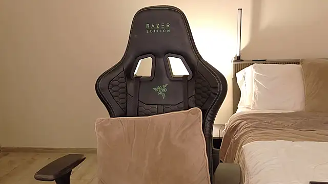 joycesilver online show from September 17, 2025, 9:11 am