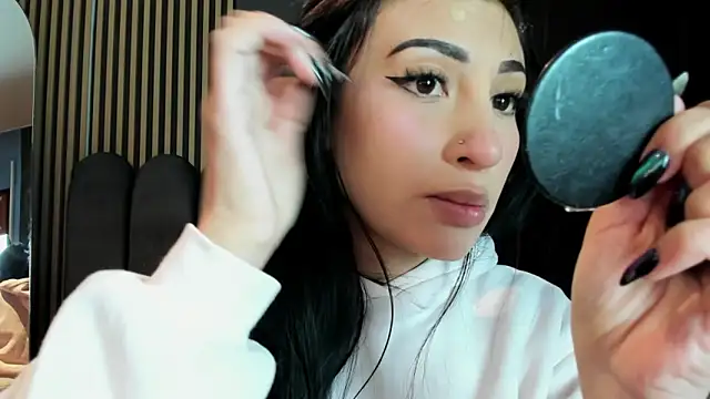 Snapshot of Nicolette_ks_ chatting on June 16, 2026, 5:18 am Nicolette ks online show from June 16, 2026, 5:18 am