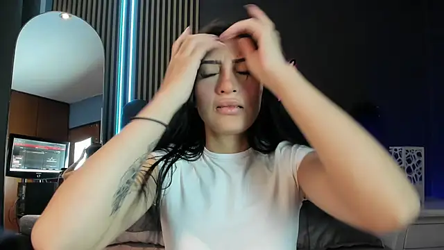 Nicolette ks  online show from May 21, 2026, 4:54 am