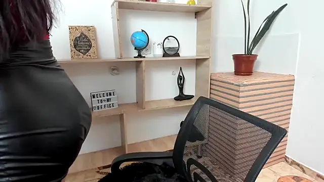 LinaBrowm online show from March 11, 2026, 1:38 pm