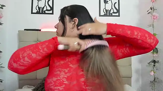 LinaBrowm online show from April 15, 2026, 8:31 pm