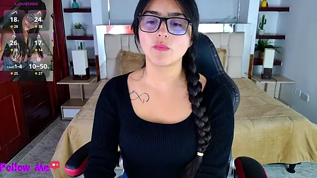 scarlleth  online show from September 18, 2025, 12:08 pm