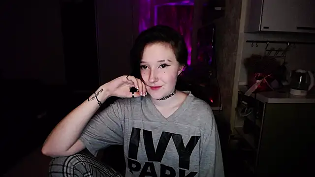 Snapshot of Kira_Bakker chatting on March 18, 2025, 1:46 am Kira Bakker online show from March 18, 2025, 1:46 am