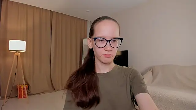 BettyBrowni online show from October 8, 2025, 4:08 pm