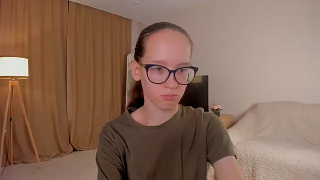 BettyBrowni online show from October 21, 2025, 4:50 pm