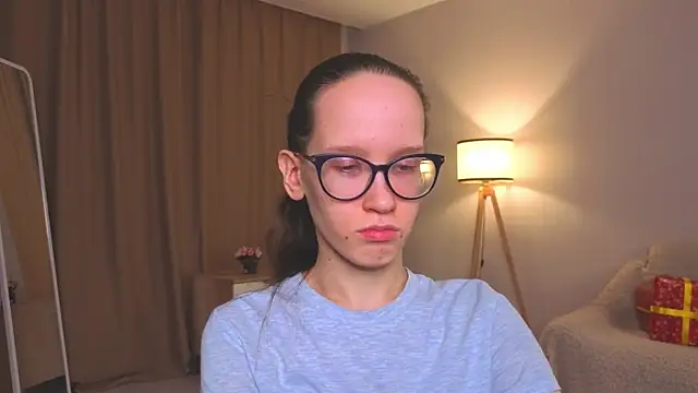 BettyBrowni online show from December 22, 2025, 4:07 pm