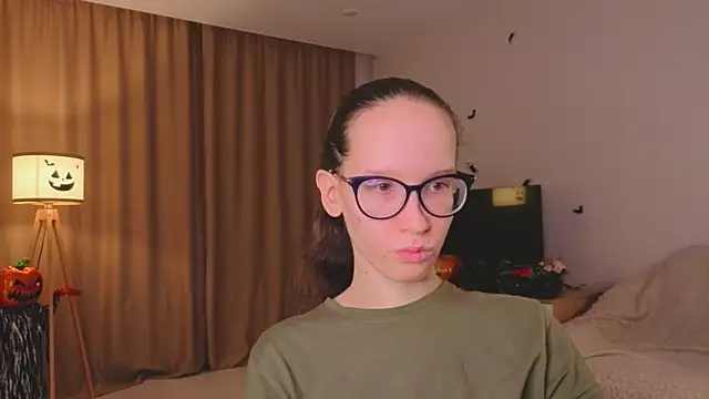 BettyBrowni online show from November 18, 2025, 4:21 pm