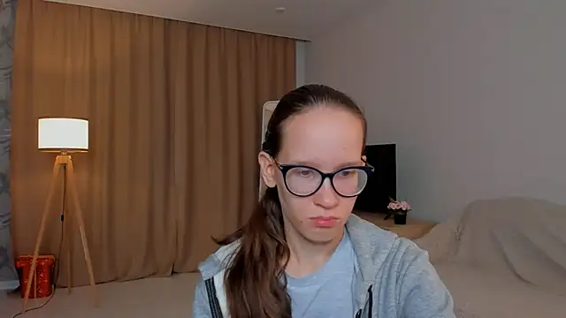 BettyBrowni online show from September 10, 2025, 4:06 pm